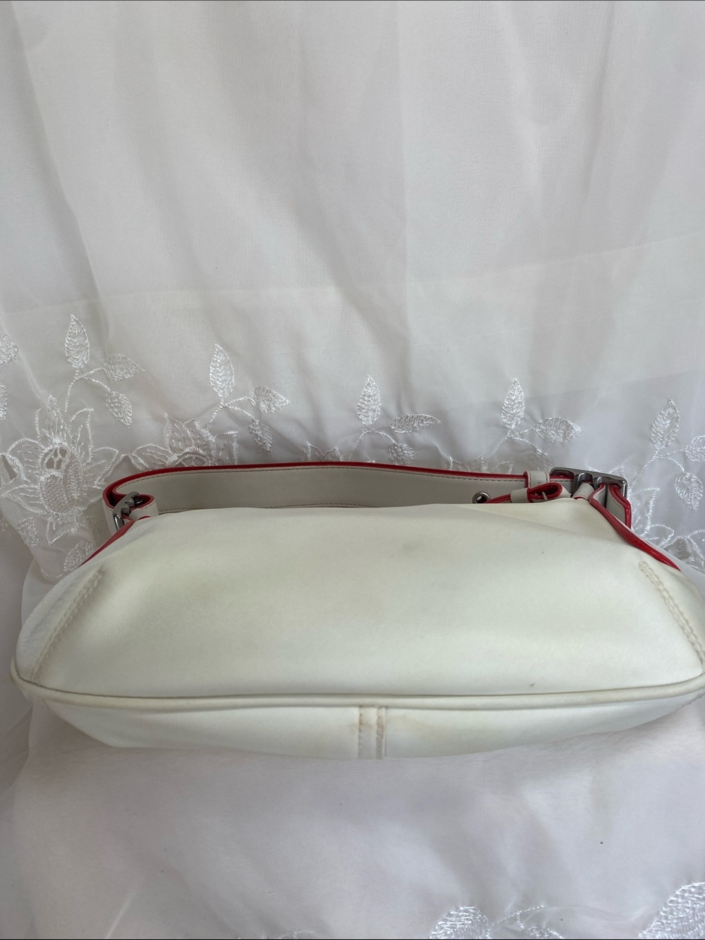 Vintage Coach 6671 White Leather Shoulder Hobo Bag with Red Trim - Picture 3 of 6